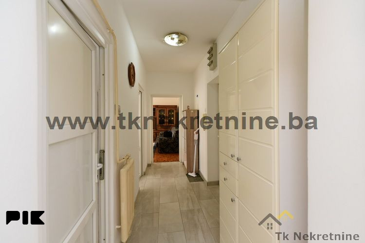 Renoviran dvosoban stan 52 m2, 3. sprat, ulica Armije RBiH 15