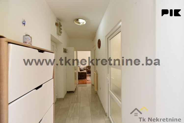 Renoviran dvosoban stan 52 m2, 3. sprat, ulica Armije RBiH 16