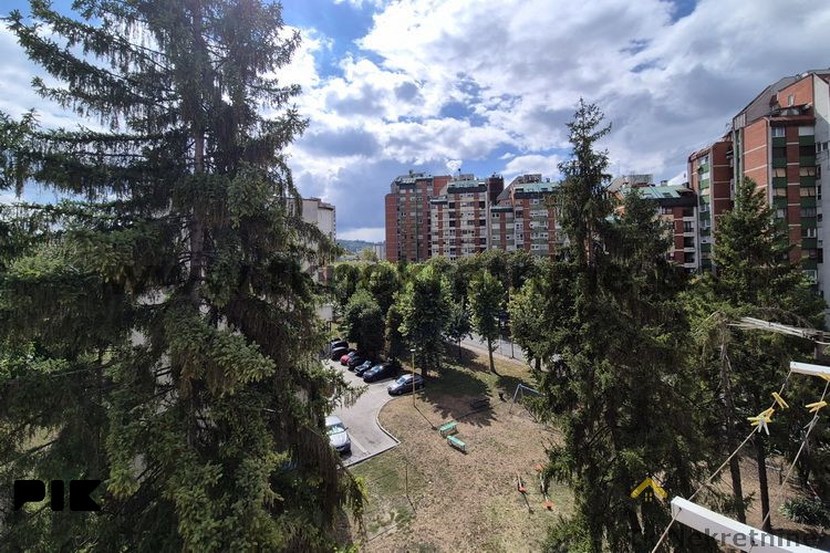 Renoviran dvosoban stan 52 m2, 3. sprat, ulica Armije RBiH 17