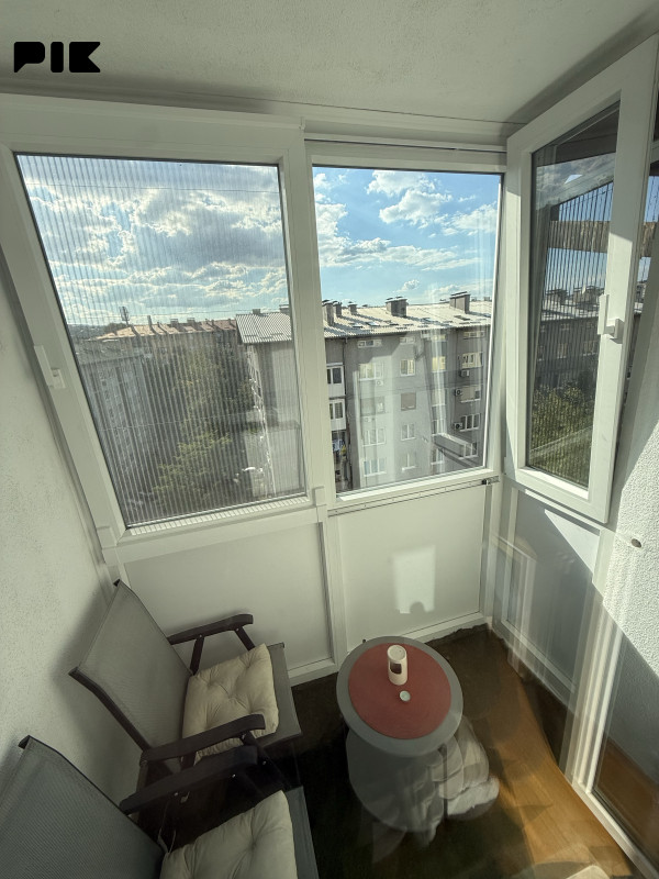 Grbavica-potpuno renoviran/Dvosoban stan/53m2/ zgrada sa liftom! 10