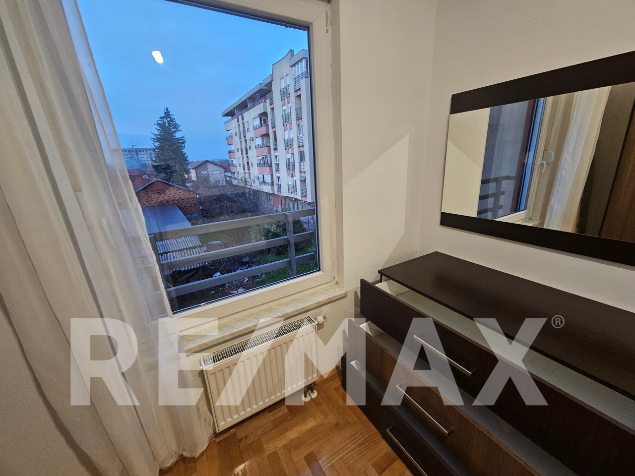 Namješten dvosoban stan 40m2/ kod Tropic centra 3