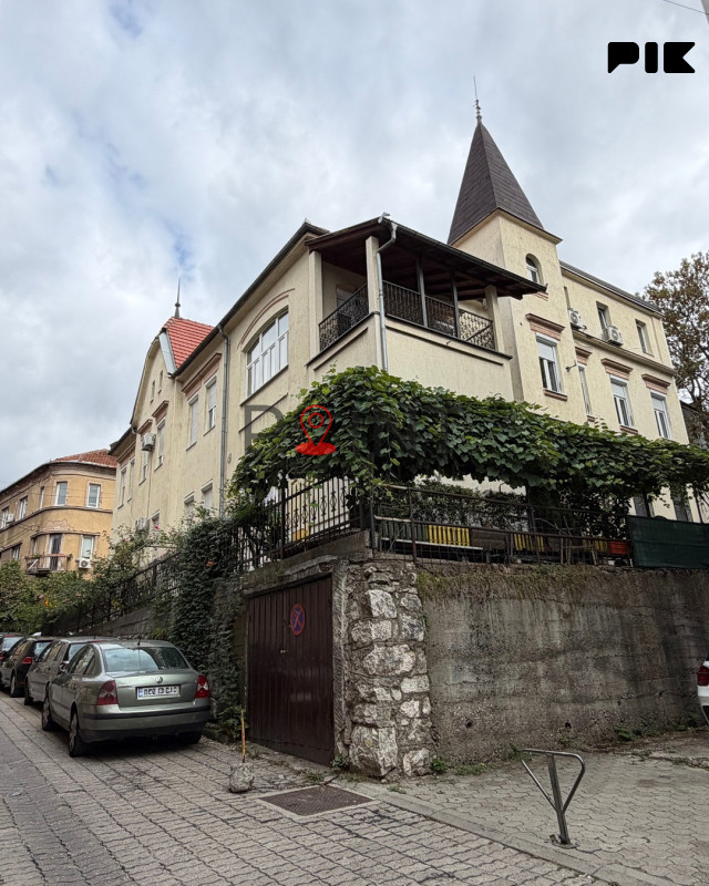 Četverosoban stan sa garažom, Hadži Idrizova