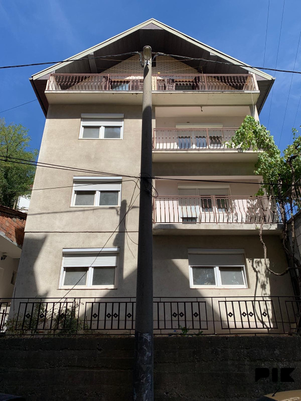 Kuća Zvornik 290m2 4 zasebna ulaza