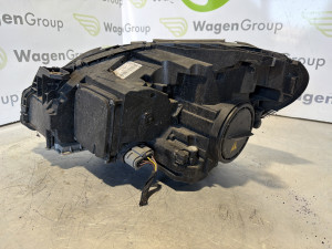 Far xenon LED desni Mercedes W246 2015 (fotografija 2)