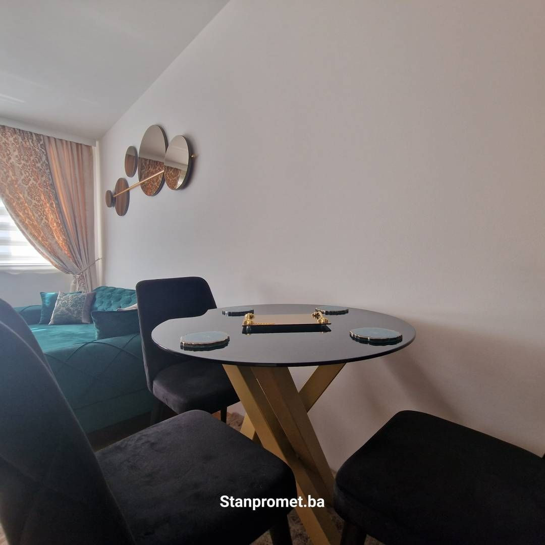 Vrhunski stan sa 3 spavaće sobe novoopremljen 83m2  Istočno 3