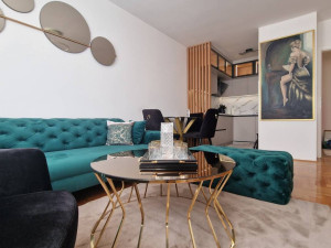Vrhunski stan sa 3 spavaće sobe novoopremljen 83m2  Istočno