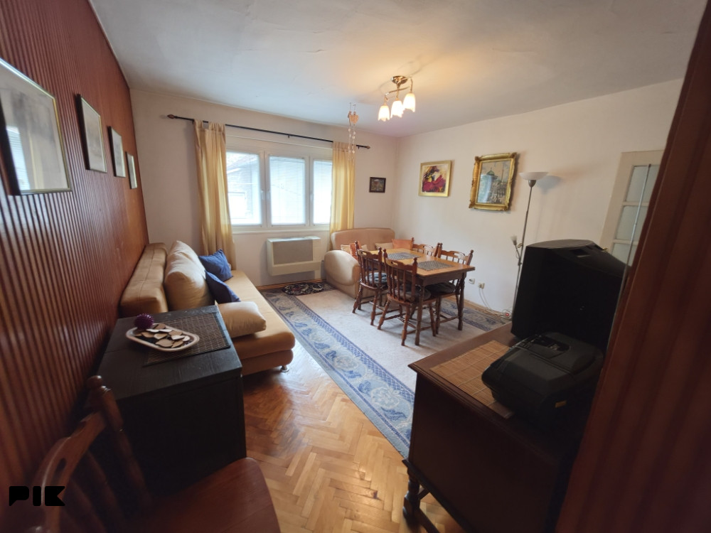 CAPITAL/ Trosoban stan M.dvor/ 65m2/ Tešanjska 2