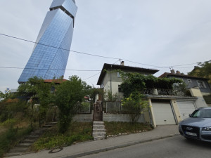 CAPITAL/ Trosoban stan M.dvor/ 65m2/ Tešanjska