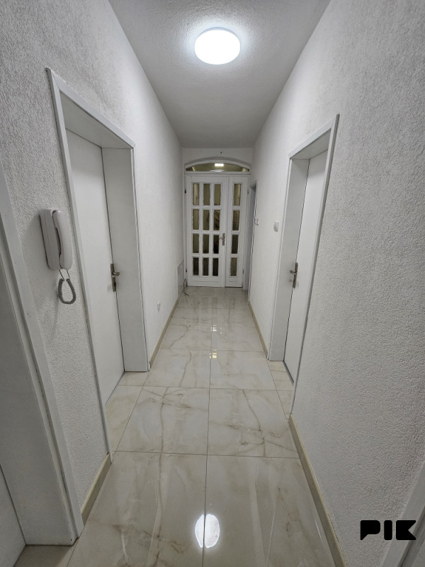 Izdajem stan apart Banja Luka Starcevica garsonjera iznajmljujem 2