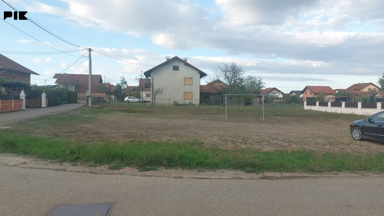 Plac u Trnu Banja Luka 920m2       75 000 km