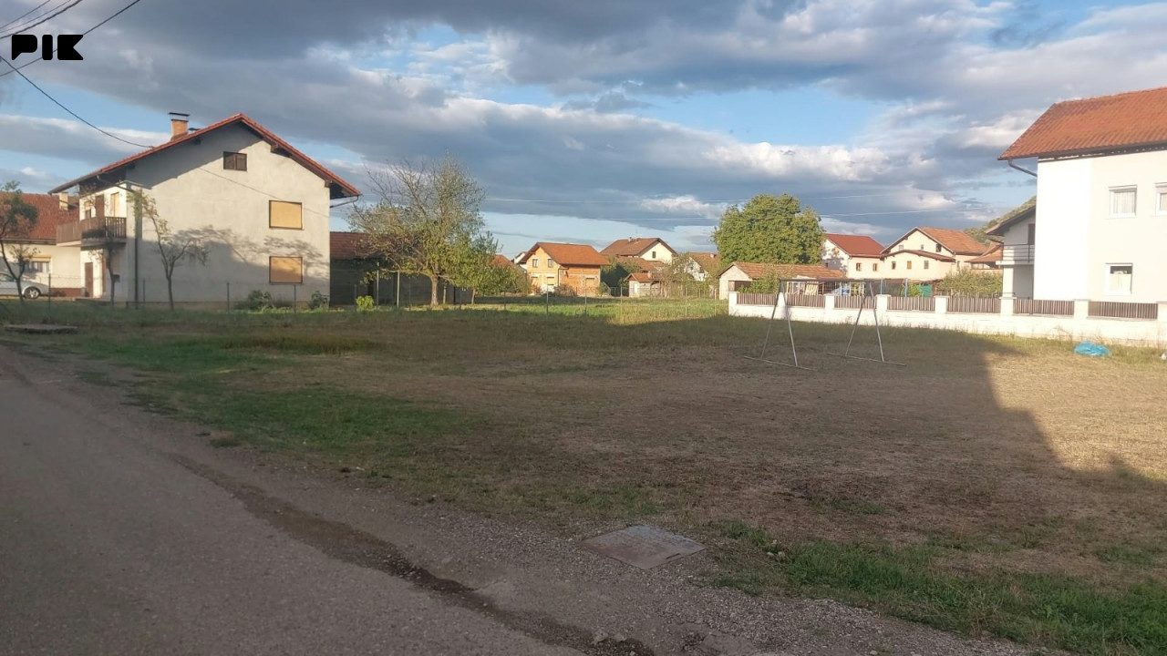 Plac u Trnu Banja Luka 920m2       75 000 km 3