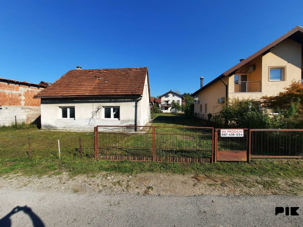 Kuća sa okućnicom u Bihaću - 695m2 u Mirze Delibašića