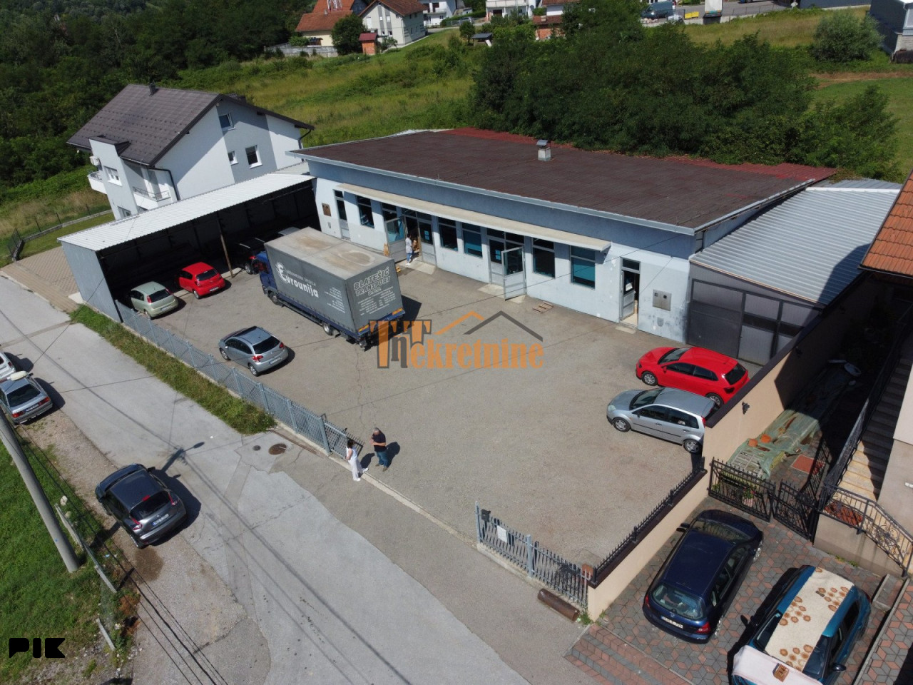 Poslovni objekat 250m2 sa nadstrešnicom od 450m2 - Tunjice
