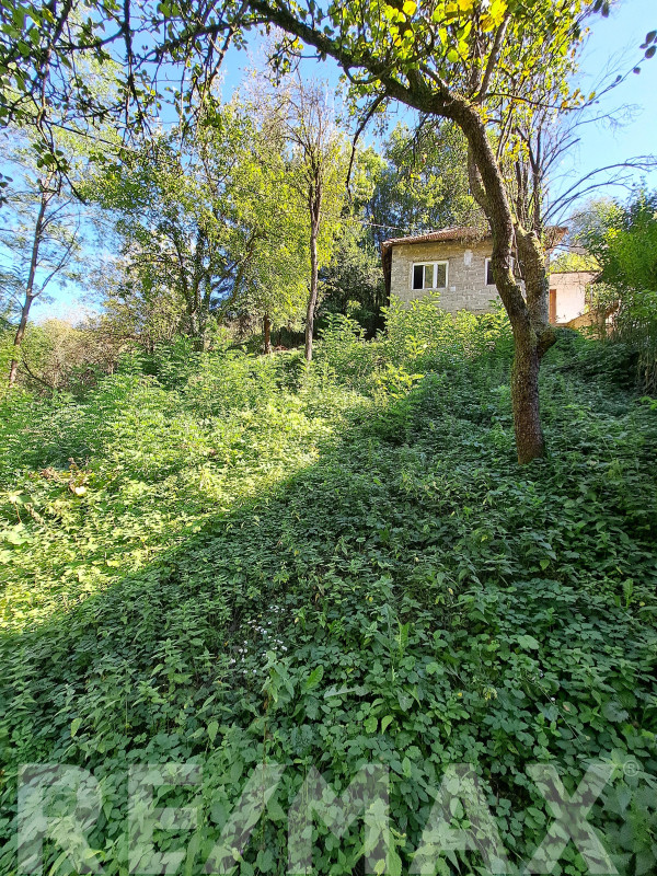 Zemljište sa starom kućom, Ustanički put, Banja Luka 3
