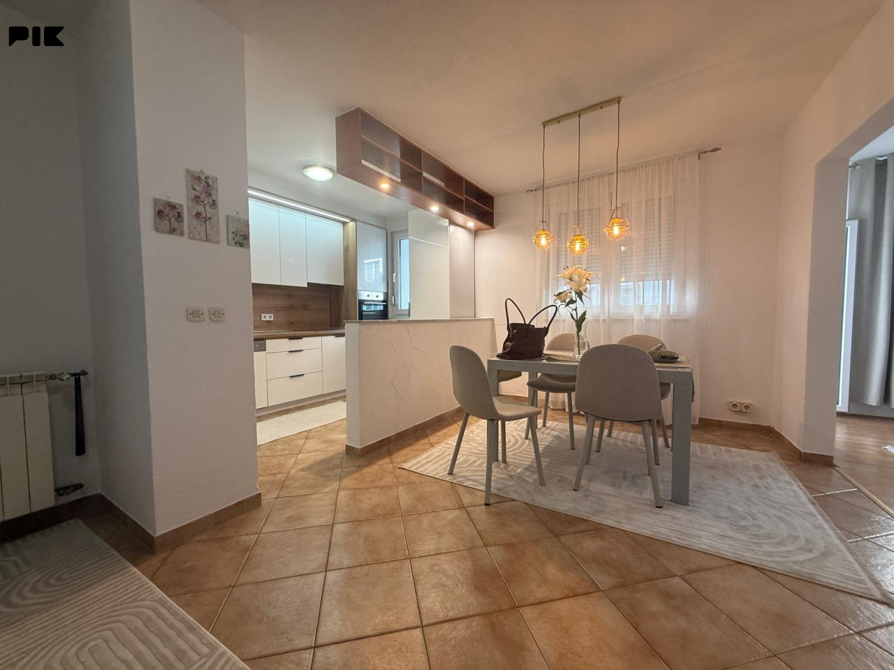 Trosoban stan Kovačići Emerika Bluma 81 m2 8