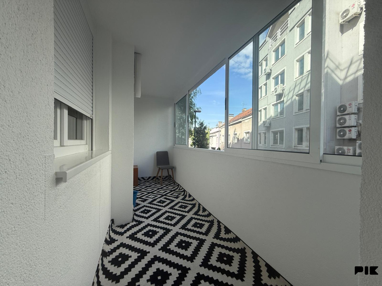 Trosoban stan Kovačići Emerika Bluma 81 m2 13
