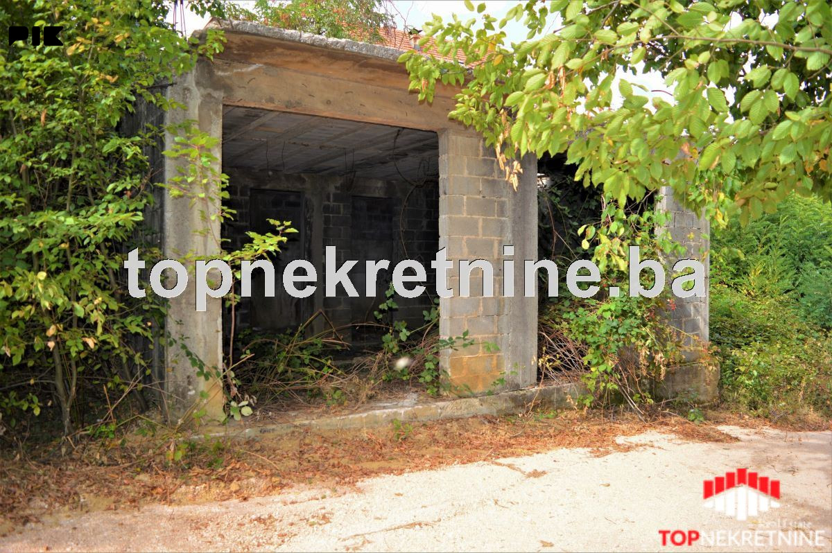 Zemljište ukupne površine 1804m2 u Ahatovićkoj ulici, Dobroševići 3