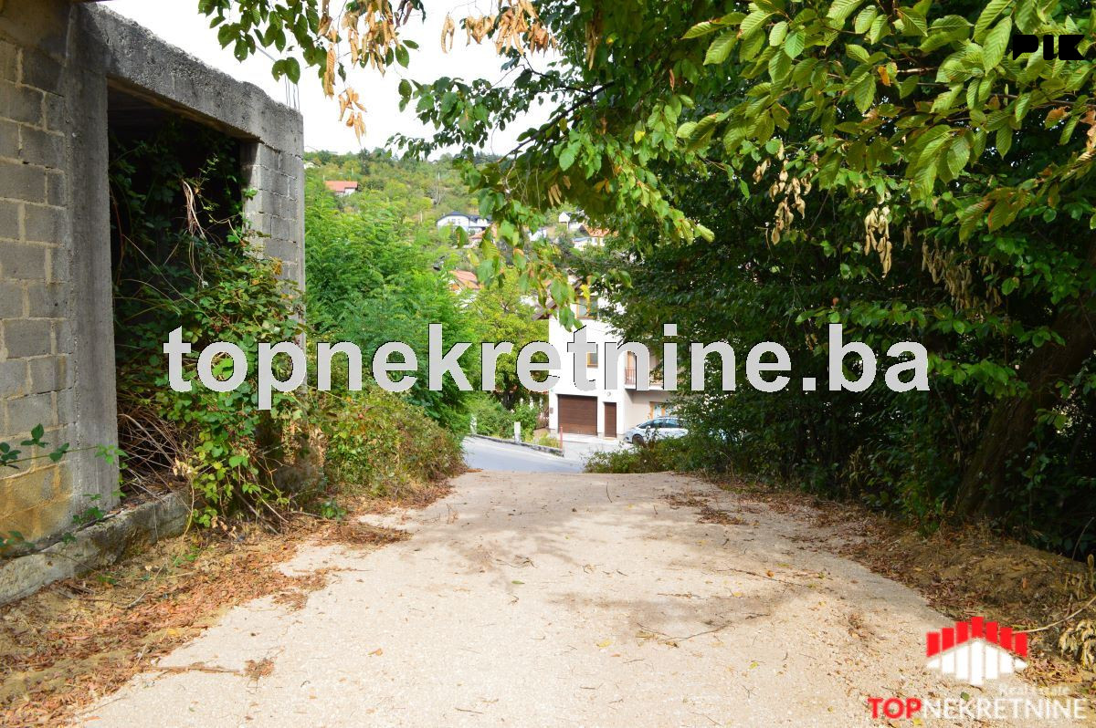 Zemljište ukupne površine 1804m2 u Ahatovićkoj ulici, Dobroševići 7