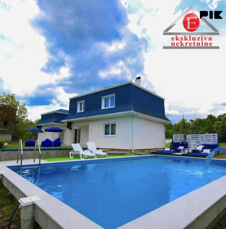 Vila sa bazenom na parceli od 2.683 m2 ID 4184/DŠ
