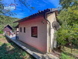 Vikendica na parceli površine 864m2 u naselju Rječica, Novi Grad