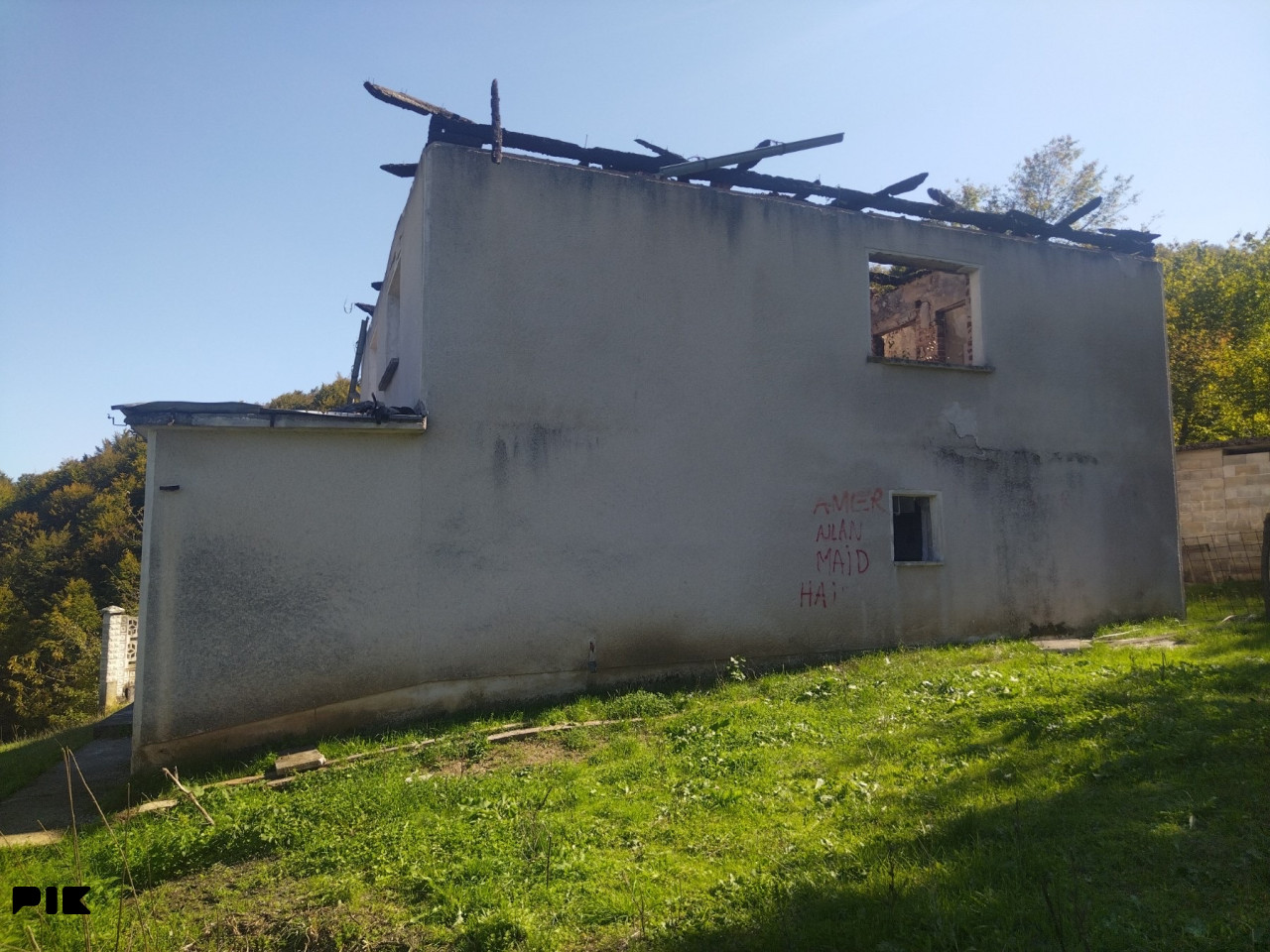 Zemljište i devastirana kuća - Općina Bužim