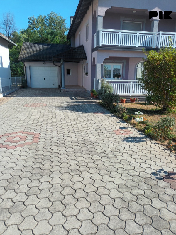 Prelijepa prostrana kuća / Gornji Rahić 3
