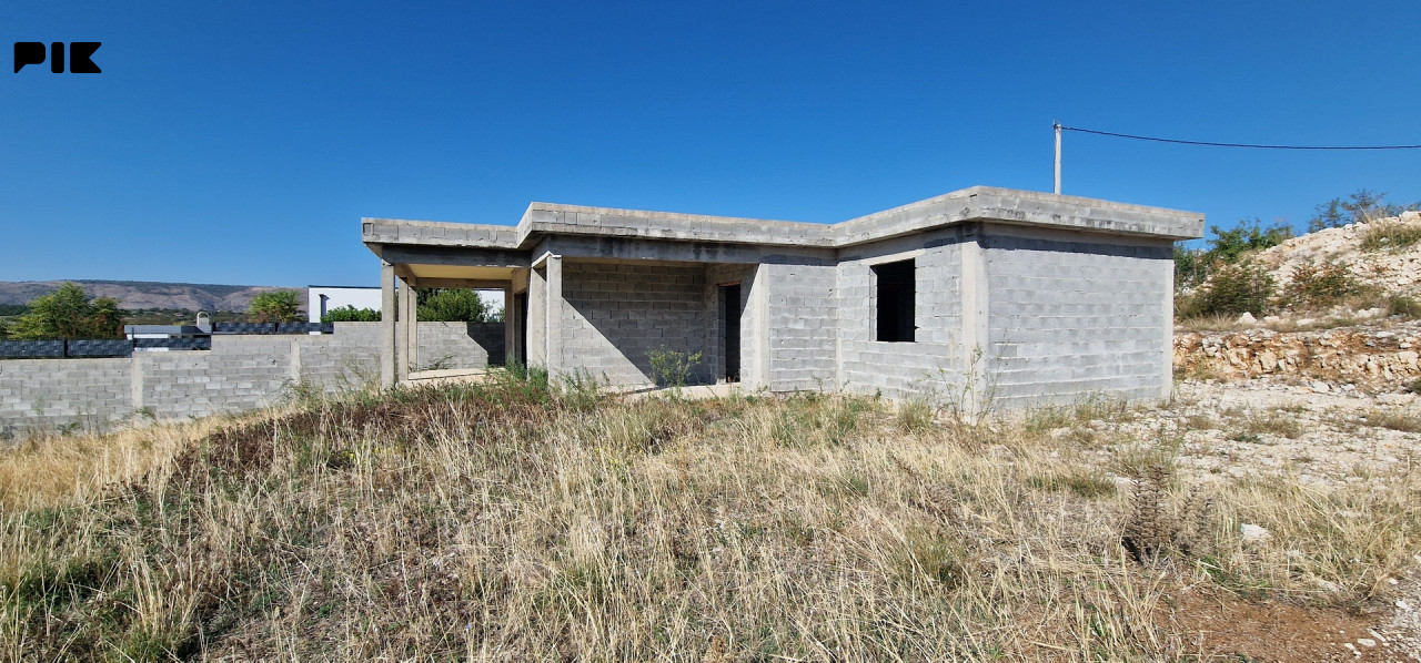 Moderna kuća u rohbau stanju (Kosorska glavica kod Blagaja) 3