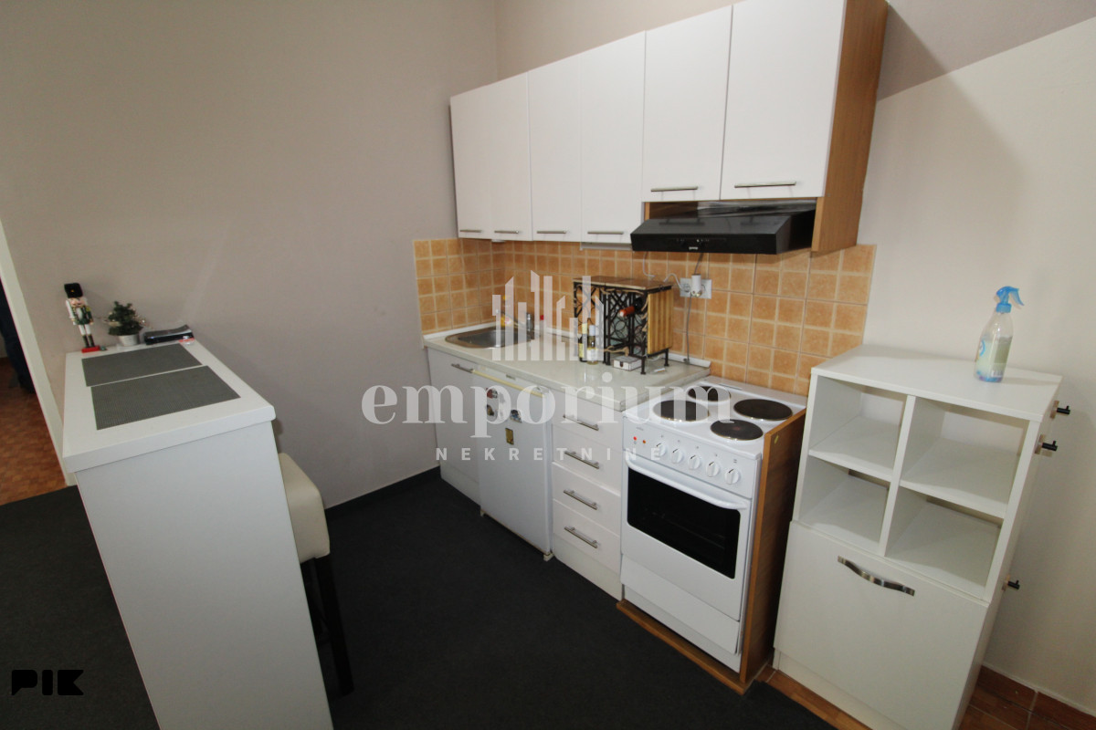 Namješten jednosoban stan 50 m2 u centru grada ID:115/ENI 3
