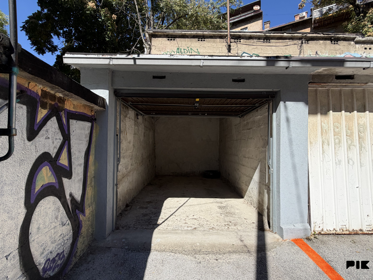 Rent: Garaža Sarajevo Centar + parking mjesto, Tina Ujevića 2