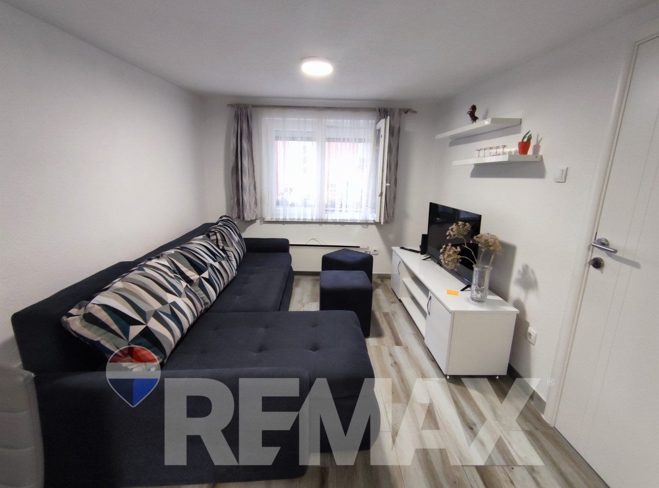 Garsonjera 30m2, početak Lauša, kod DR Arar 3