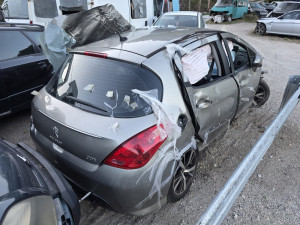 Peugeot 308 1.6 hdi 68 kw 2012 godina bih papiri - dijelovi
