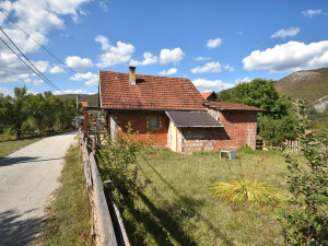 Prizemna kuća sa dvorištem - OLOVO