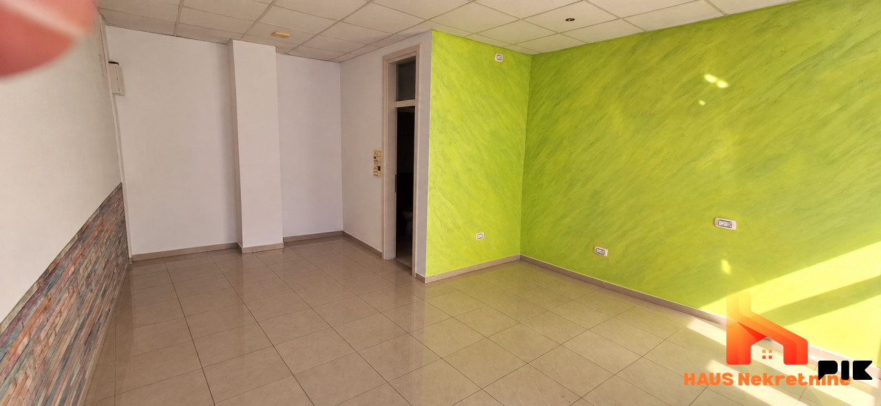 POSLOVNI PROSTOR 28m2 - ALEJA CENTAR (kod Ruskog hrama) 3