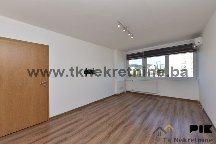 BRČANSKA MALTA - Renoviran jednosoban stan 38 m2, sa balkonom