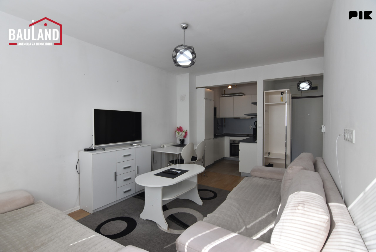 Dvosoban namješten stan, 38m2 / Aerodromsko naselje 3