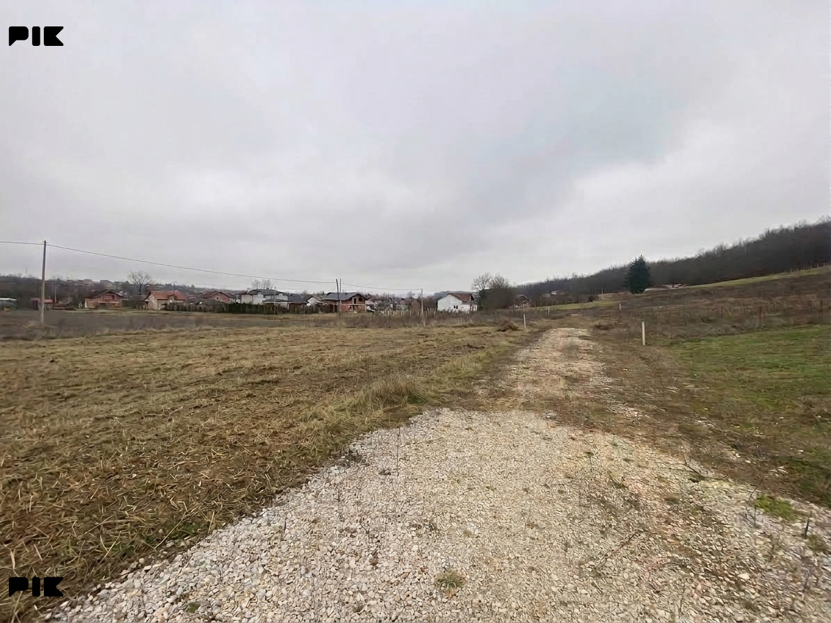 Dragočaj, plac 460m2 - Čisti papiri