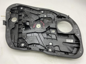 824703ZXXX 813103Z030 PODIZAC STAKLA  HYUNDAI I40 2011