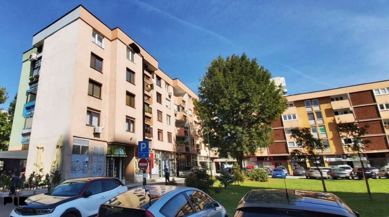 Trosoban stan, 1. sprat, Trg heroja, Hrasno, 79m2 2