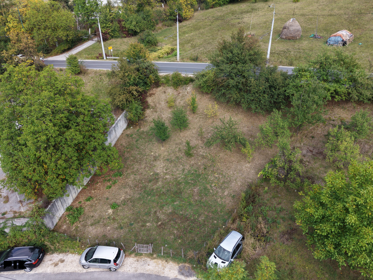 PRODAJA---Građevinsko zemljište 700 m2 uz glavnu cestu 3