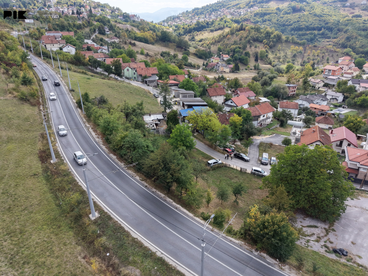 PRODAJA---Građevinsko zemljište 700 m2 uz glavnu cestu