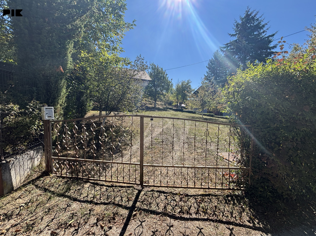 Prodaje se kuća na parceli 1078m2, Miševići, Hadžići 2