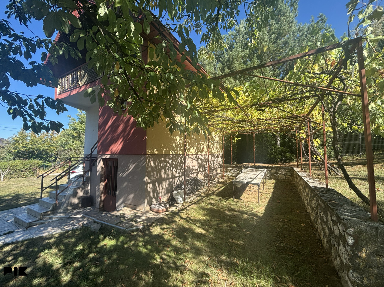 Prodaje se kuća na parceli 1078m2, Miševići, Hadžići 3