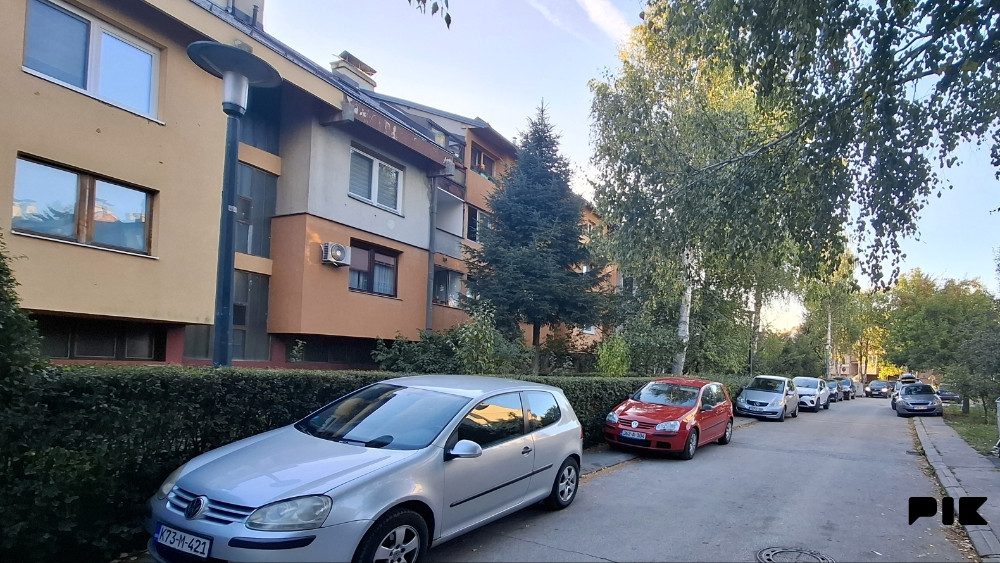Dobrinja | Lijepo uređen stan sa tavanskim prostorom | 70 m2 2