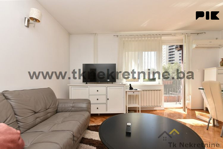 BULEVAR - Kvalitetno adaptiran namješten dvosoban stan 53 m2 3