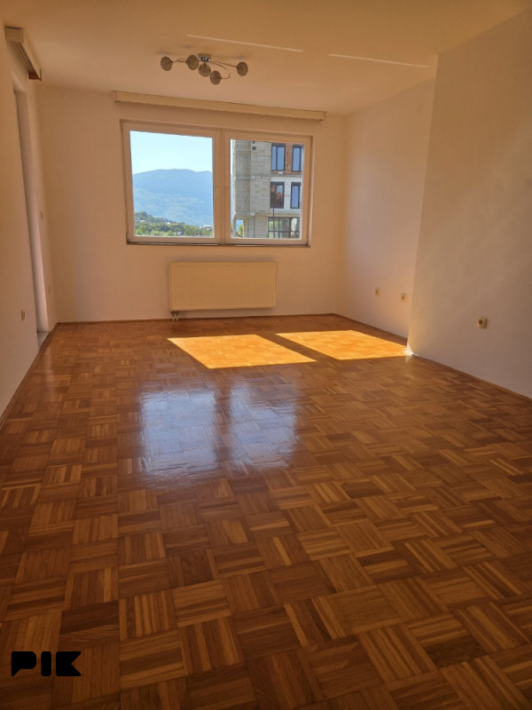 Najam - prazan trosoban stan 70m2 - ul. Spasovdanska