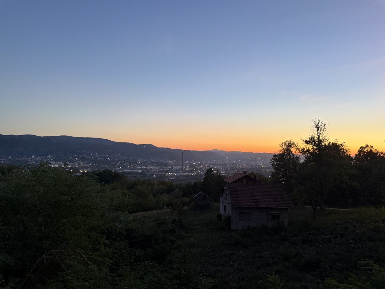 Top lokacija Česma pogled na grad 1250m2 građevinsko zemljište