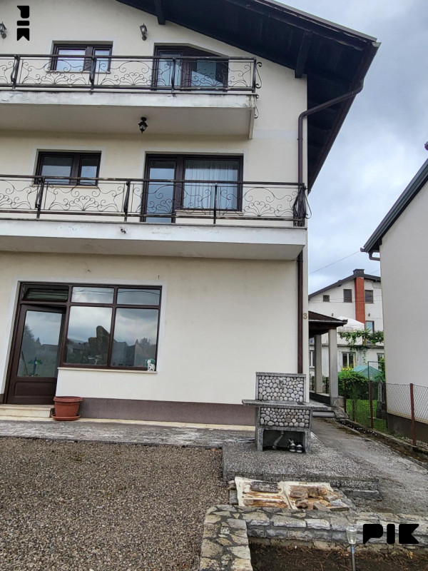 Poslovni prostori Bihać 60m2