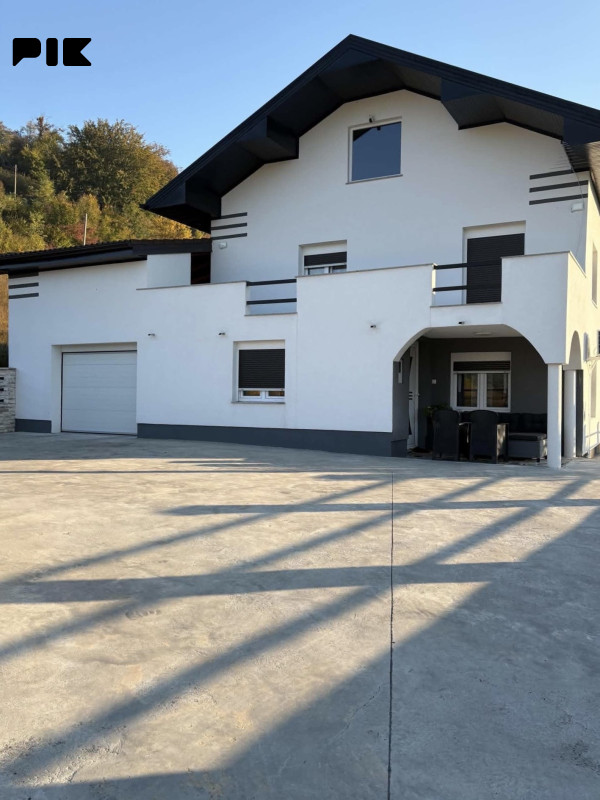 KUĆA 100 m2 NA 1.800 m2 ZEMLJIŠTA - Stijena, Cazin