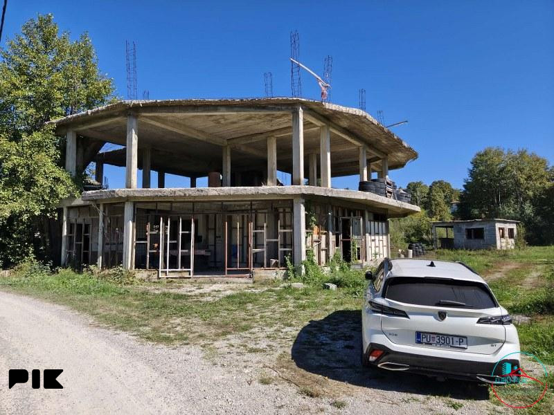 Industrijsko zemljište sa objektima Cazin