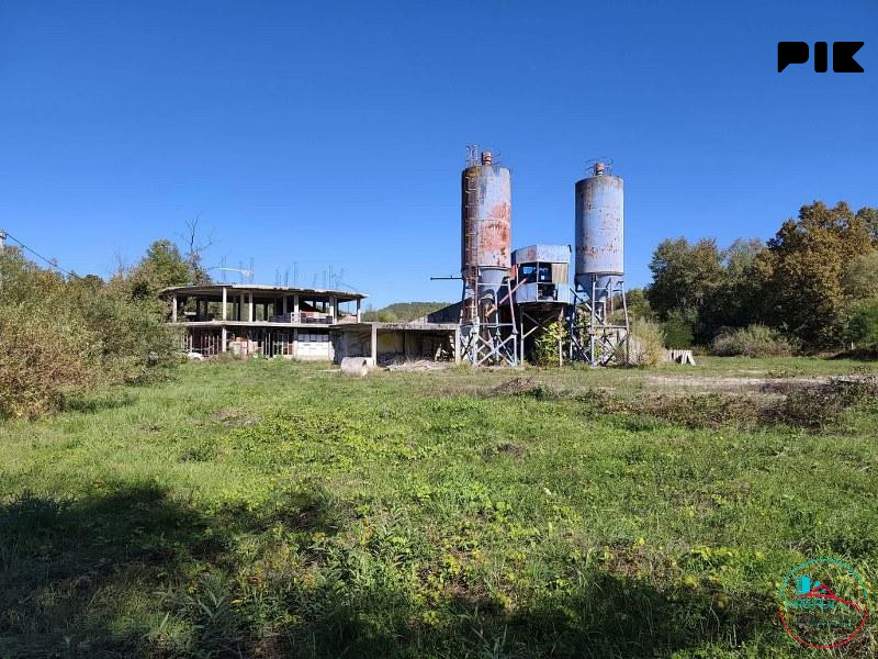 Industrijsko zemljište sa objektima Cazin 3